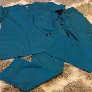 Women’s Teal Dagacci Scrubs INCLUDES TOP AND BOTTOM